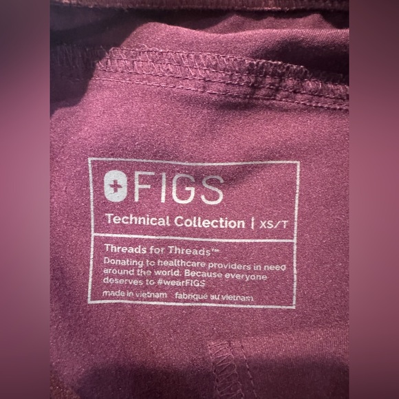 Figs women’s Deep Purple Scrub Set- XS/T Kade Cargo Pant & XXS Casma 3pocket top - Picture 5 of 13